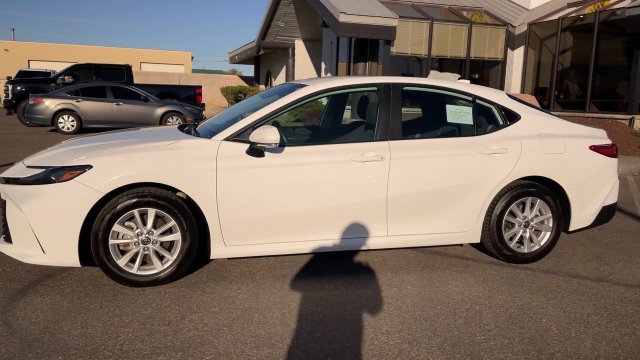 Used 2025 Toyota Camry LE AWD/4WD image 7