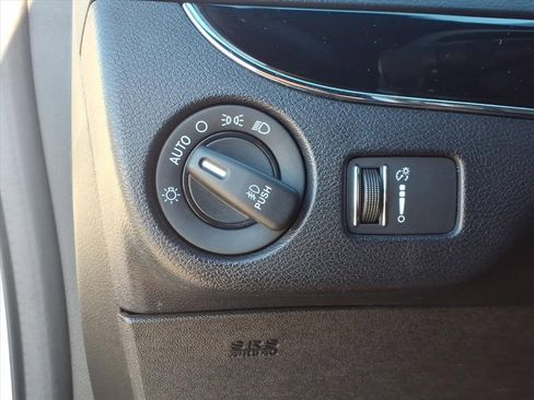 Used 2018 Dodge Grand Caravan SE image 17