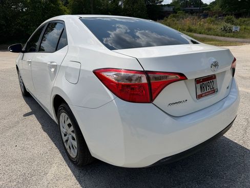 Used 2018 Toyota Corolla LE FWD image 3
