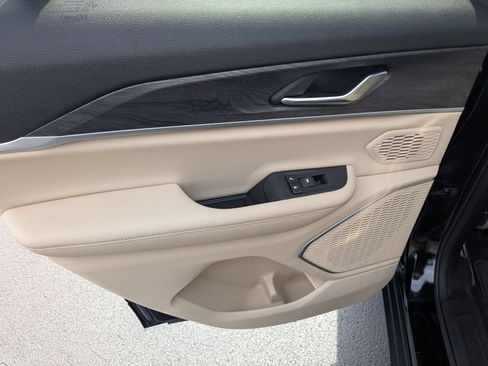 Certified 2024 Jeep Grand Cherokee Limited image 30