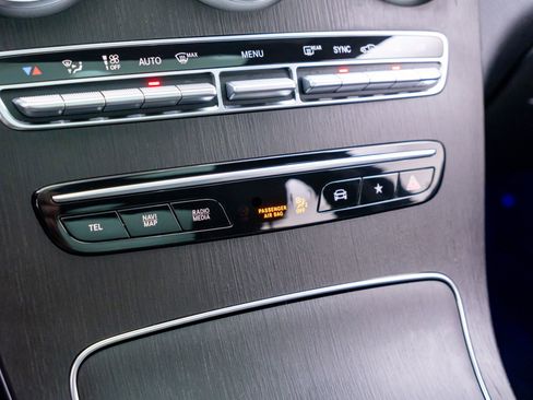 Used 2020 Mercedes-Benz GLC 300 4MATIC image 26