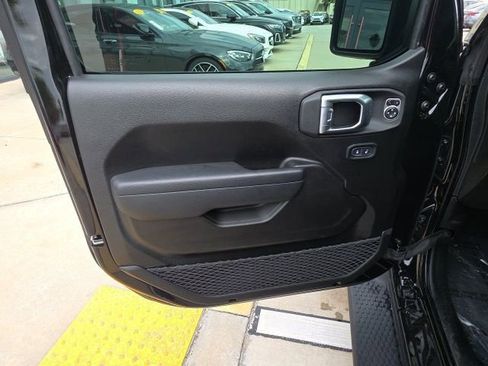 Used 2024 Jeep Wrangler Sport S image 12