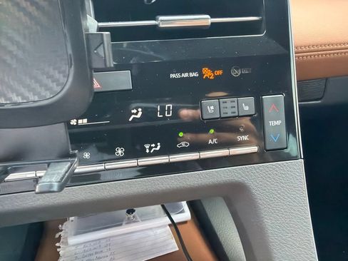 Used 2019 Toyota Avalon Limited FWD image 21