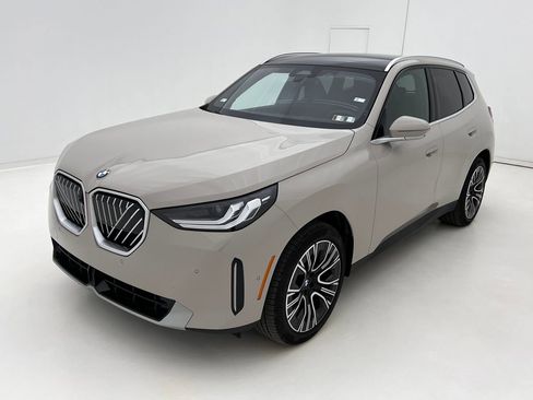 Certified 2025 BMW X3 xDrive30i w/ Premium Package image 4