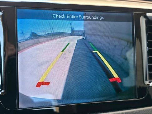 Used 2017 Chrysler Pacifica Touring-L w/ Tire & Wheel Group FWD image 27