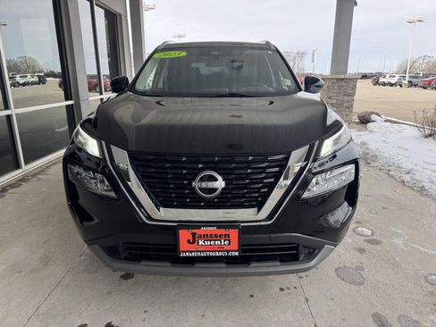 Used 2023 Nissan Rogue SV w/ SV Premium B Package image 4