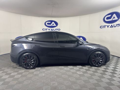 Used 2024 Tesla Model Y Performance AWD/4WD image 2