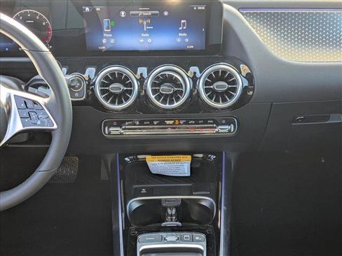 New 2025 Mercedes-Benz GLA 250 image 12