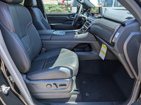 New 2026 Nissan Armada SL w/ Captain's Chari Seat Package image 22