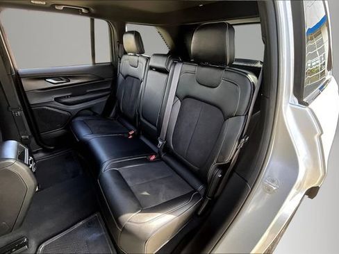 Used 2025 Jeep Grand Cherokee Altitude AWD/4WD image 22