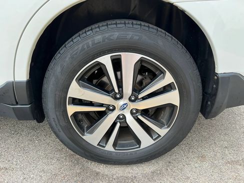 Used 2018 Subaru Outback 2.5i Limited w/ Popular Package #2 AWD/4WD image 12