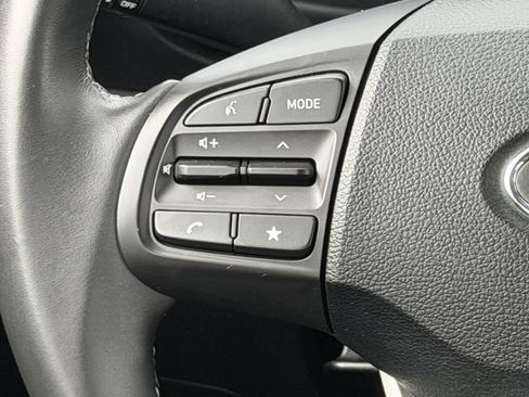 Used 2025 Hyundai Venue SEL FWD image 12
