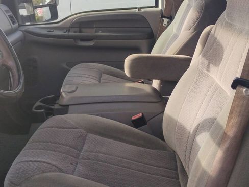 Used 2001 Ford Excursion XLT image 6