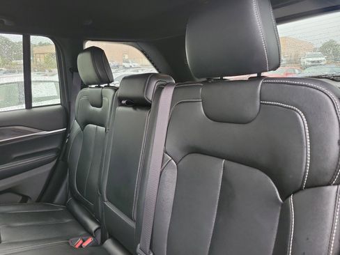 Used 2024 Jeep Grand Cherokee Limited image 33