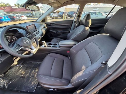 Used 2025 Nissan Altima 2.5 SV FWD image 27
