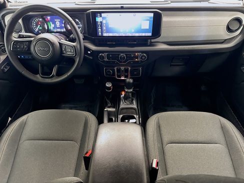 Used 2024 Jeep Wrangler Unlimited image 14