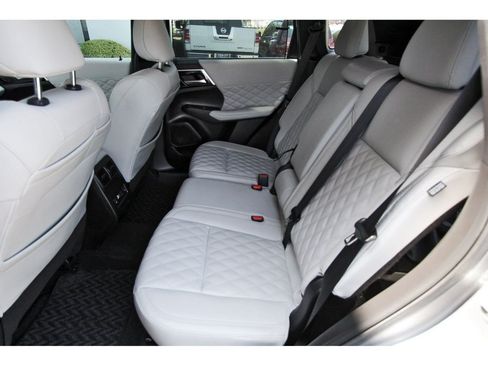 Used 2023 Mitsubishi Outlander FWD image 7