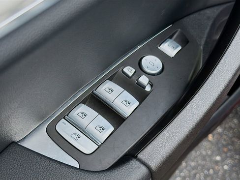 Certified 2025 BMW X4 xDrive30i w/ Premium Package image 24