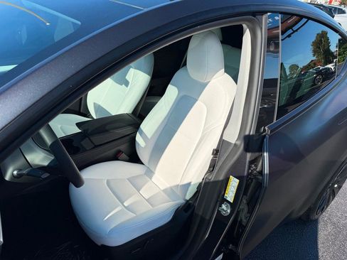 Used 2024 Tesla Model Y Long Range image 9