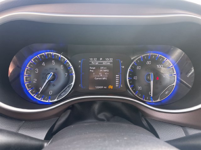 Used 2019 Chrysler Pacifica Touring Plus w/ Tire & Wheel Group FWD image 9