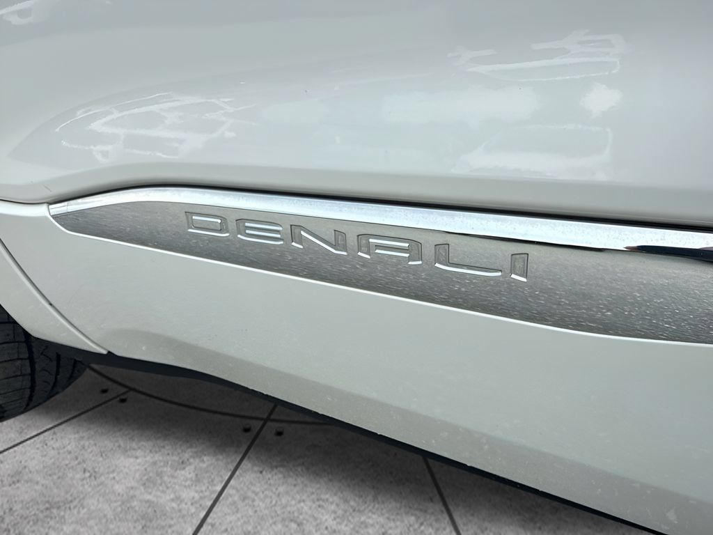 Used 2021 GMC Acadia Denali w/ Denali Technology Package FWD image 26
