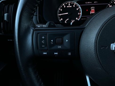 Used 2024 Nissan Pathfinder SV image 34