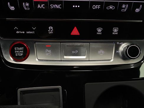Used 2024 Audi SQ8 Prestige AWD/4WD image 27