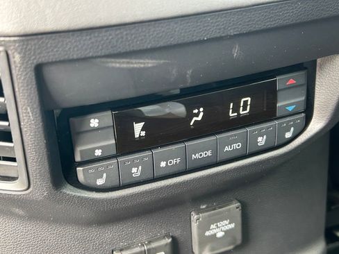 Used 2025 Toyota Sequoia Capstone AWD/4WD image 27