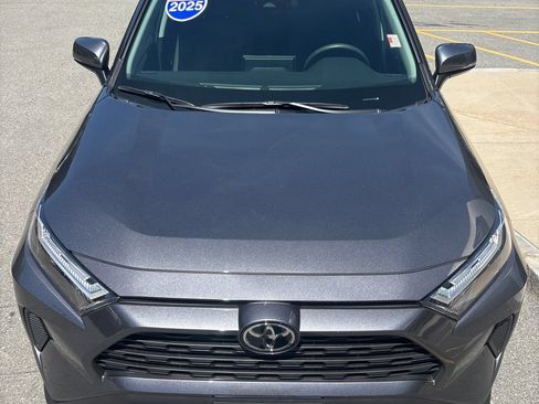 Used 2025 Toyota RAV4 LE AWD/4WD image 7