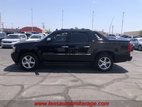 Used 2013 Chevrolet Avalanche LTZ AWD/4WD image 5