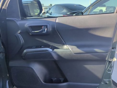 Used 2022 Toyota Tacoma TRD Sport w/ Technology Package image 26