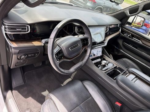 Used 2022 Jeep Grand Wagoneer Series II w/ Convenience Group III AWD/4WD image 18