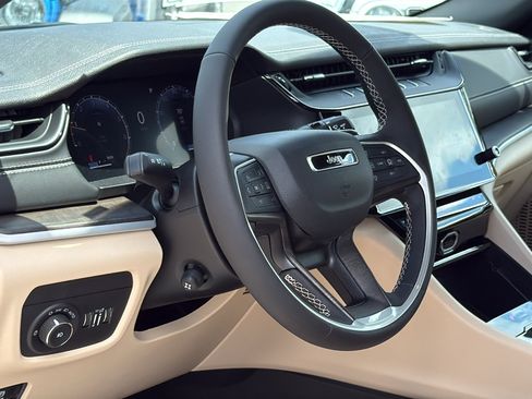 New 2026 Jeep Grand Cherokee L Limited w/ Luxury Tech Group II RWD image 10