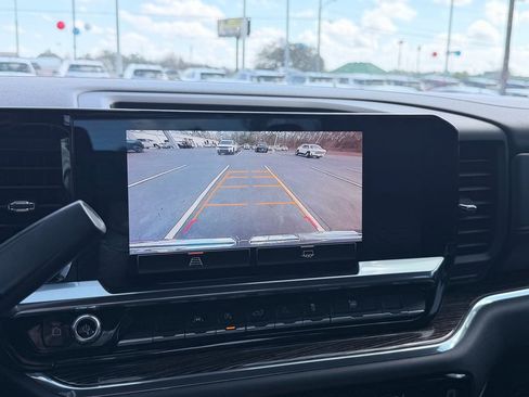 Used 2024 GMC Sierra 1500 SLE image 17