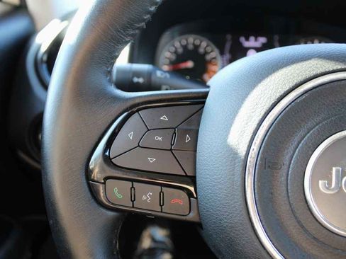 Used 2018 Jeep Renegade Altitude image 17