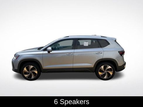 Used 2025 Volkswagen Taos SE AWD/4WD image 4