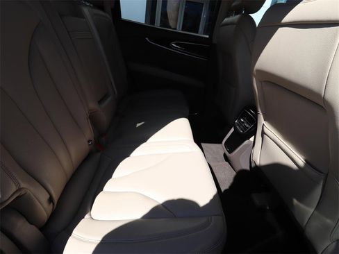 Used 2022 Lincoln Nautilus FWD w/ Premium Package image 22