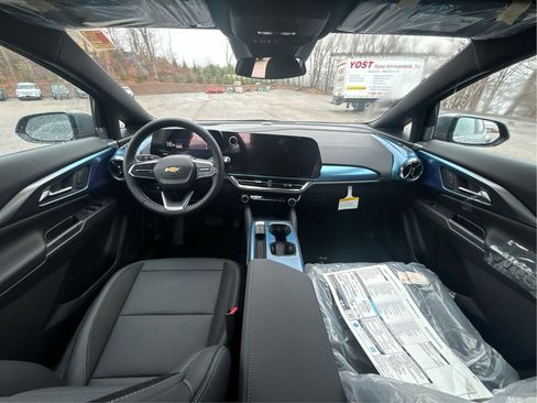 New 2026 Chevrolet Equinox EV LT image 26