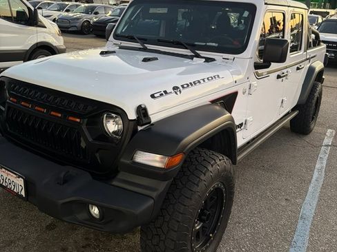 Used 2020 Jeep Gladiator Sport w/ Quick Order Package 24S AWD/4WD image 2