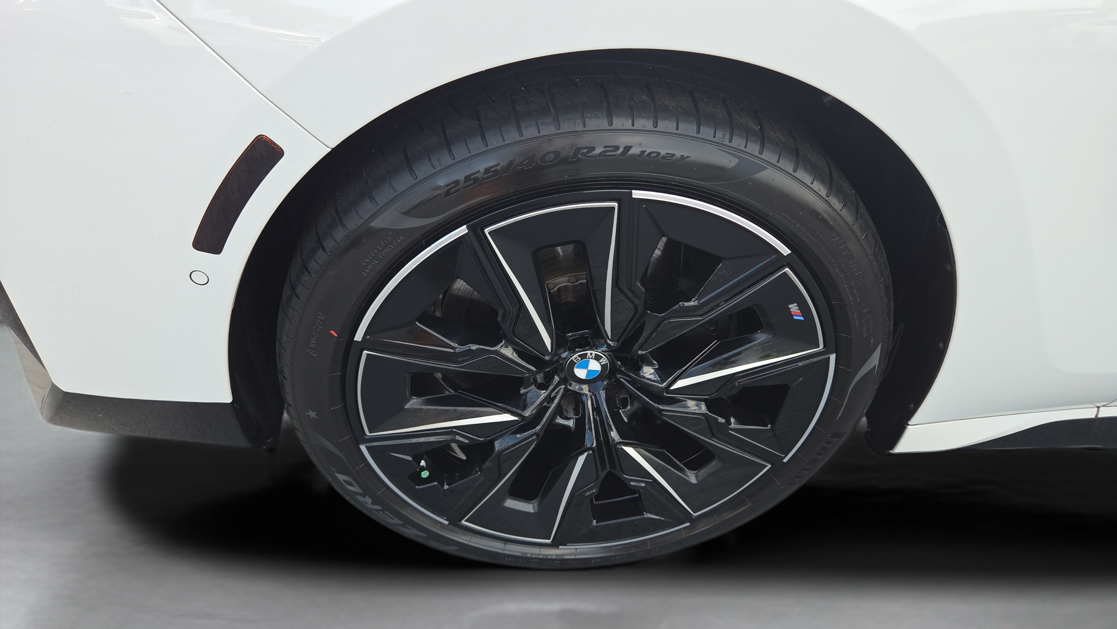 Certified 2024 BMW 740i w/ Premium Package 2 RWD image 22