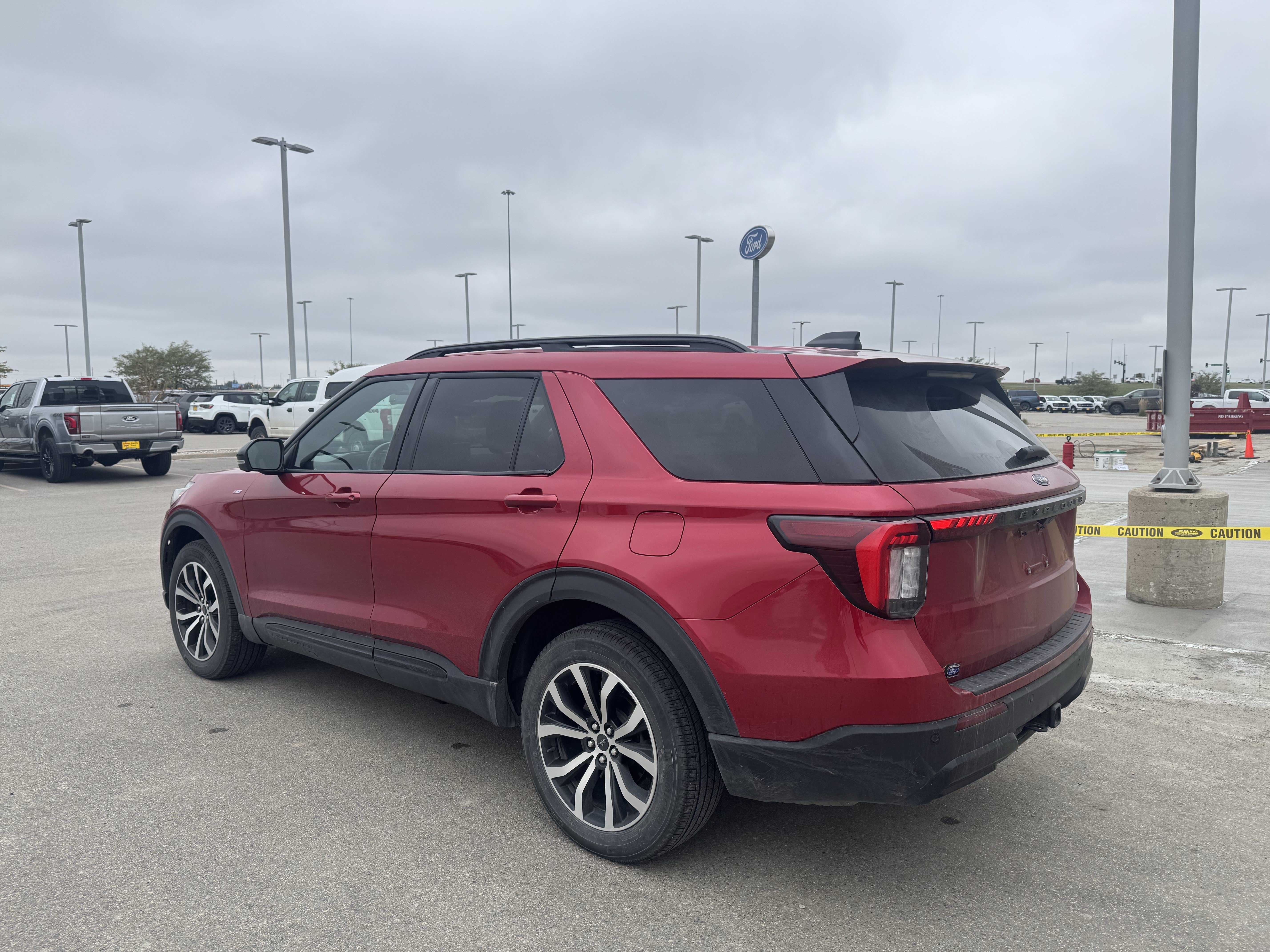 Used 2025 Ford Explorer ST-Line AWD/4WD image 4