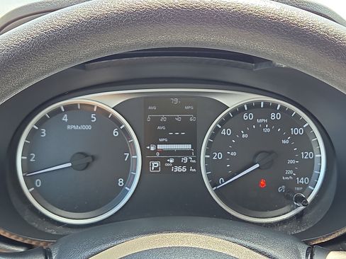 Used 2025 Nissan Versa S w/ Trunk Package FWD image 23