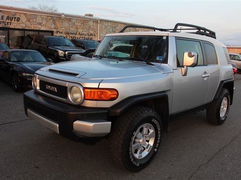 Used 2007 Toyota FJ Cruiser 2WD image 3