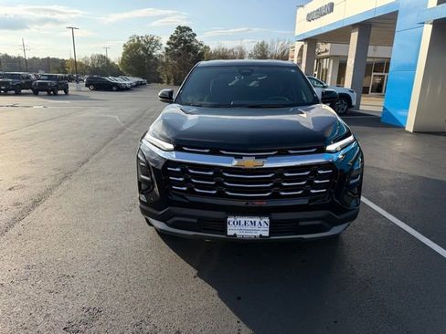 Used 2025 Chevrolet Equinox LT image 2