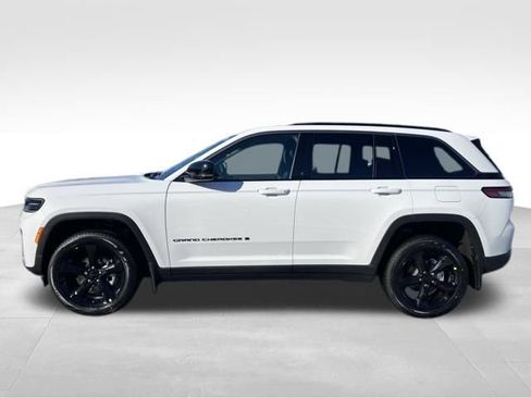 New 2026 Jeep Grand Cherokee Limited w/ Limited Altitude Package AWD/4WD image 4