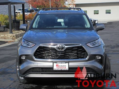 New 2026 Toyota Highlander Platinum image 21