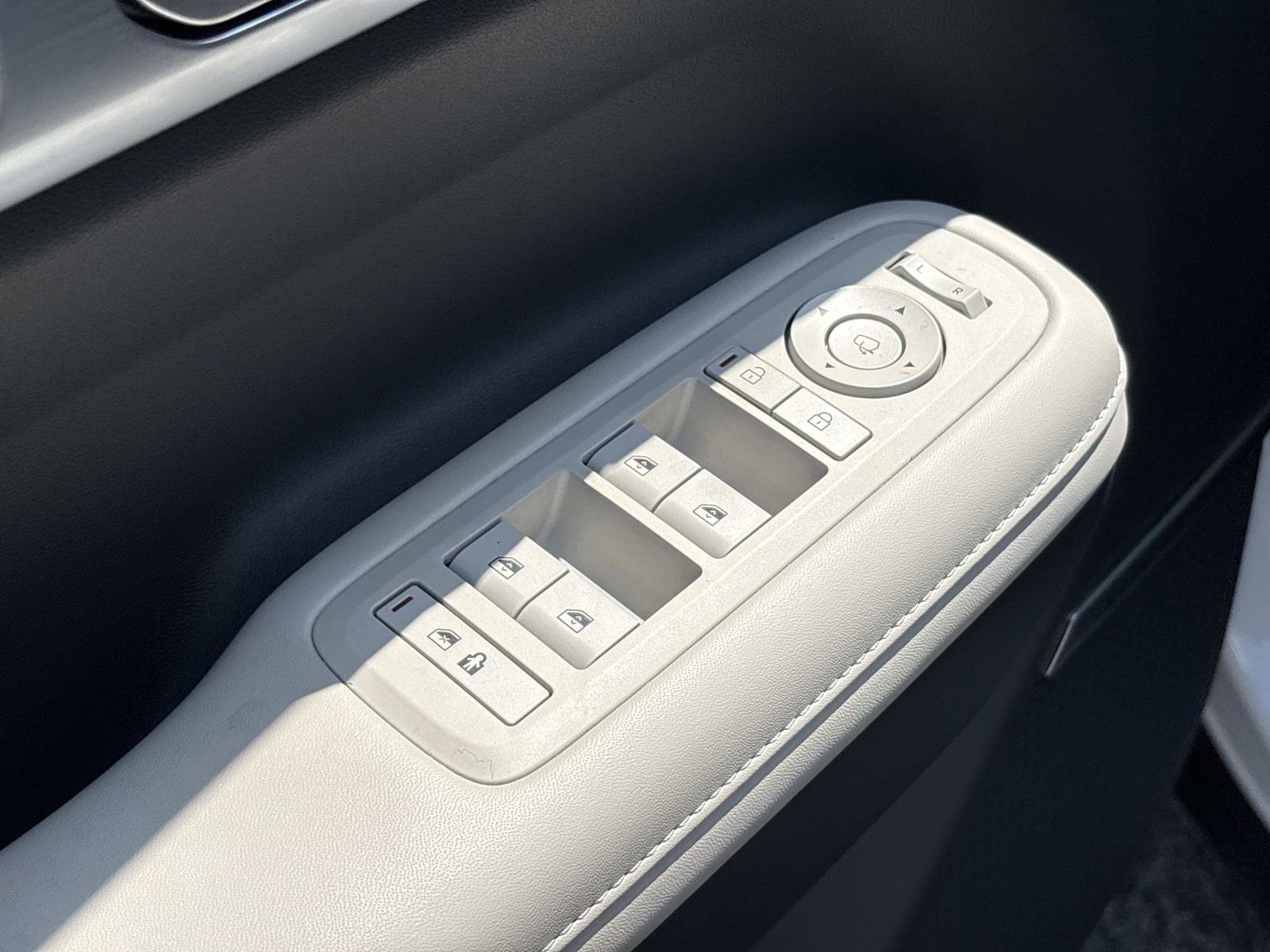 Used 2024 Hyundai Santa Fe Calligraphy AWD/4WD image 14