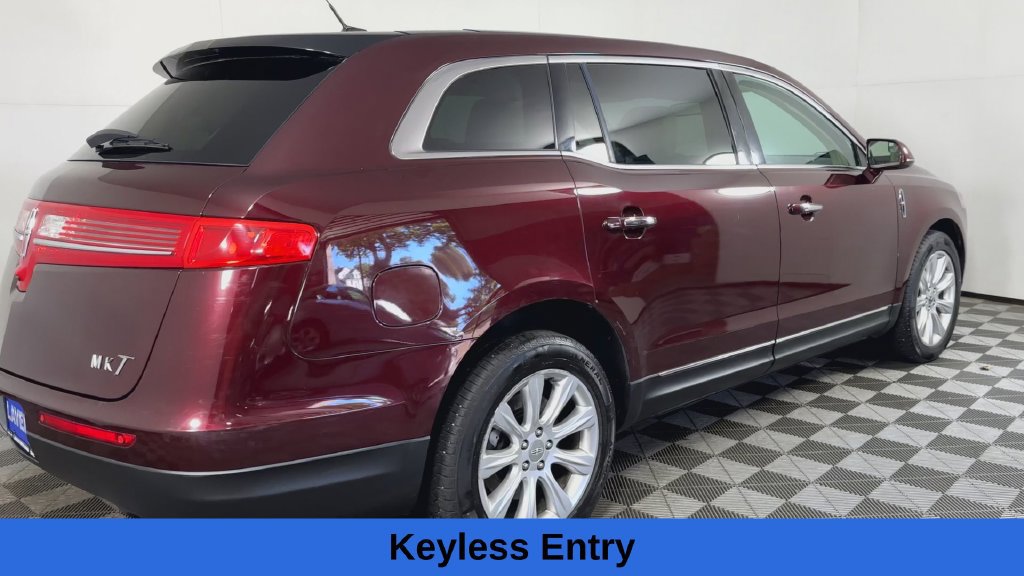 Used 2017 Lincoln MKT FWD image 11