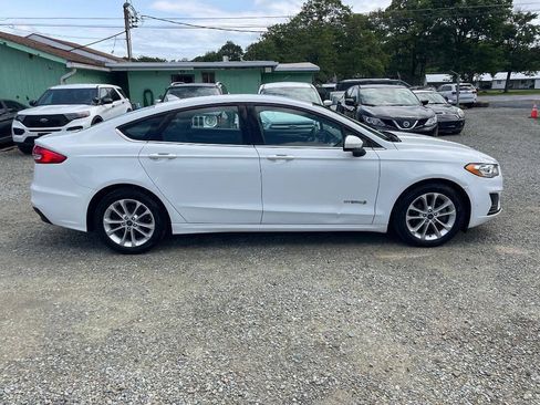 Used 2019 Ford Fusion SE FWD image 9