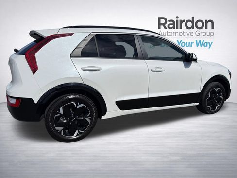Certified 2023 Kia Niro Wind w/ Wind Preserve Package FWD image 7